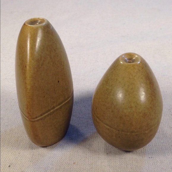 🌈MCM🌈Olive Minimalist Salt & Pepper Shaker Set - Picture 4 of 6